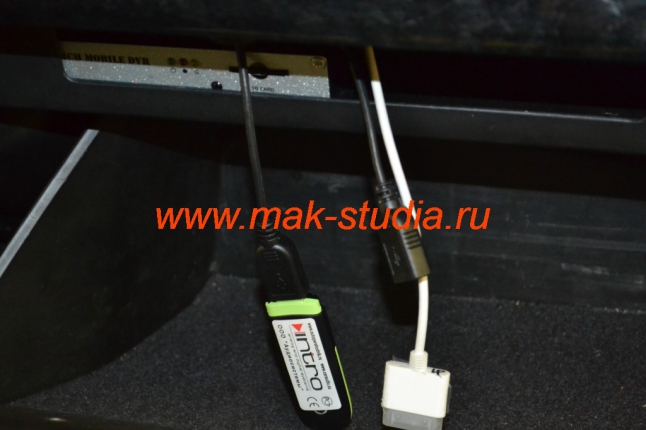 Установка головного устройства - модем и кабели USB и I-Pod