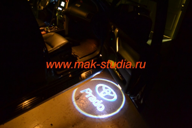 Лазерная проекция логотипа Тойота Прадо