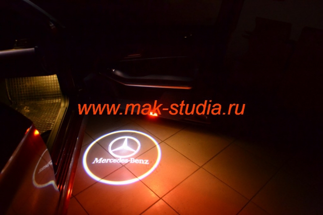 Лазерная проекция логотипа Мерседес