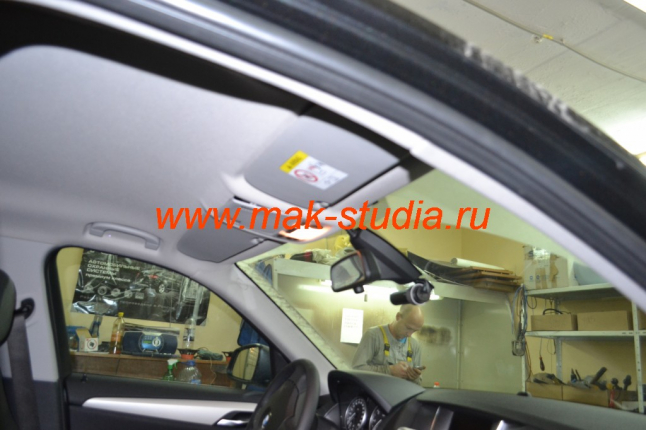 Blackvue dr550gw-2ch отлично вписался в общую картину