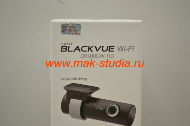 Оригинальный видеорегистратор Blackvue DR 500 имеет голограмму на коробке.