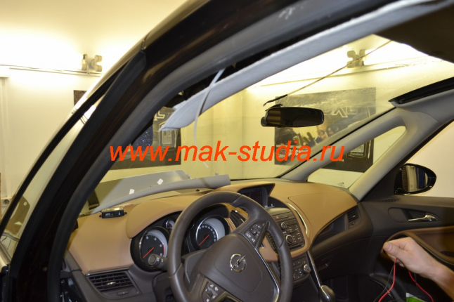 Скрытая установка видеорегистратора на Opel Zafira (Опель Зафира)